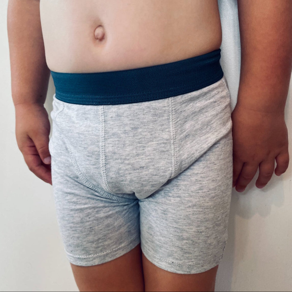 Child wearing Snazzi Pants Nights Trainers - Cloudy